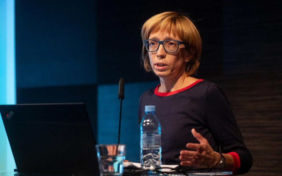 Zapeljevanje v branje: o pogovarjanju, poučevanju in novodobnih bralnih formatih