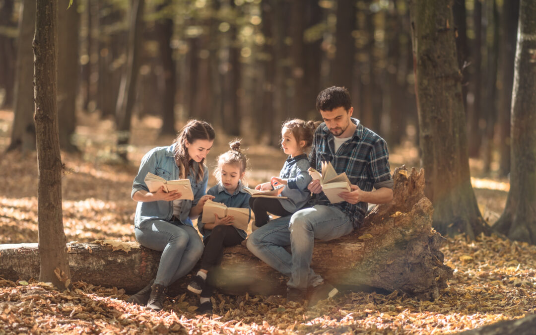 Ob letošnjem svetovnem dnevu turizma vas ponovno vabimo k branju v gozdnih knjižnicah