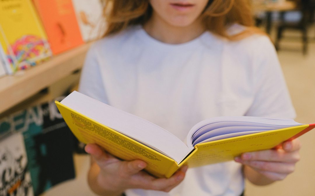 Knjigo v roke, pot pod noge